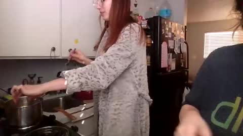 2girls1link online show from January 9, 2025, 4:49 pm