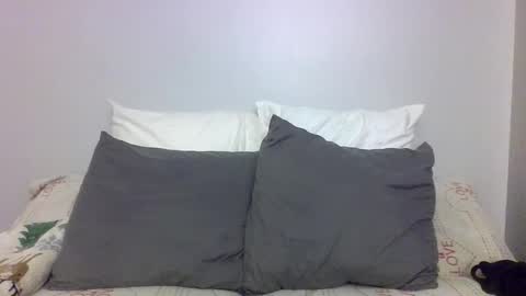 2girls1link online show from January 13, 2025, 3:12 am