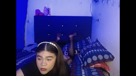 2moons_full_of_love online show from November 7, 2025, 12:10 am