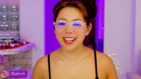 independent model online show from December 7, 2024, 11:07 am