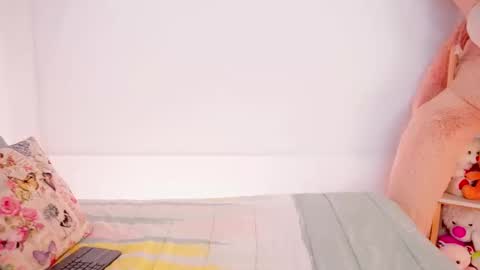 independent model online show from October 3, 2025, 8:44 am