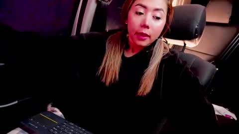 independent model online show from October 15, 2025, 11:21 am