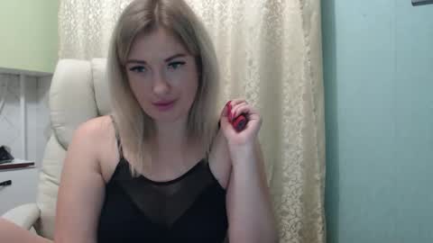 3sweetcandy3 online show from November 3, 2025, 11:48 pm