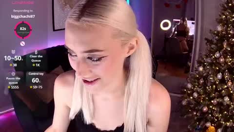 Snapshot of 7loren_wood7 chatting on December 22, 2024, 2:49 pm Loren Wood online show from December 22, 2024, 2:49 pm