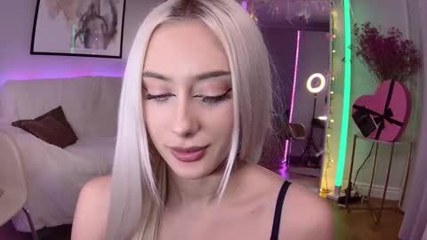 Snapshot of 7loren_wood7 chatting on February 12, 2025, 6:19 pm Loren Wood online show from February 12, 2025, 6:19 pm