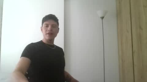 Snapshot of 82tomas chatting on April 21, 2026, 4:01 pm 82tomas online show from April 21, 2026, 4:01 pm