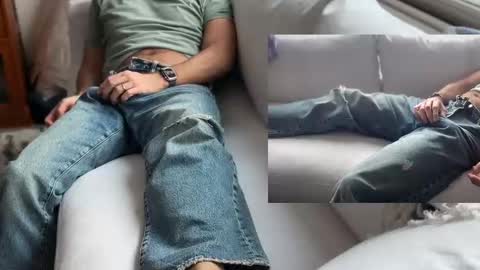 Snapshot of 8inchernyc chatting on November 12, 2025, 7:57 pm 8incher NYC online show from November 12, 2025, 7:57 pm