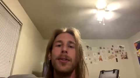 Snapshot of 8inchlife chatting on May 1, 2026, 3:22 am CoralShark online show from May 1, 2026, 3:22 am