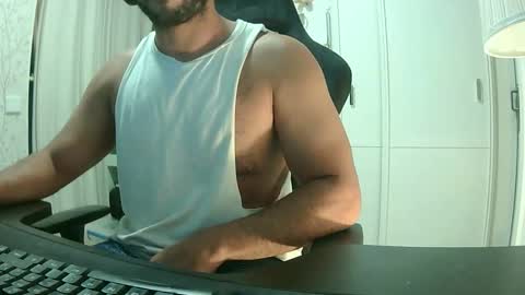 Snapshot of 90zero chatting on December 3, 2025, 9:13 pm Arturo online show from December 3, 2025, 9:13 pm