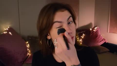 Willow online show from November 28, 2025, 9:17 pm