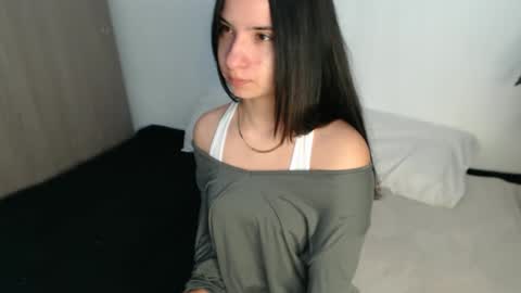 _abrill_20 online show from October 27, 2025, 8:35 pm