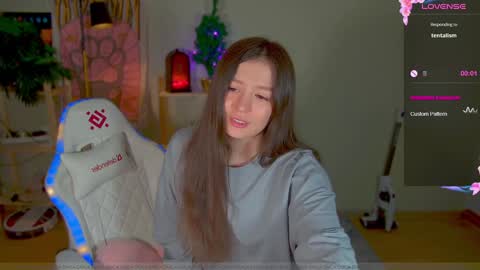 Snapshot of _aein_emy_ chatting on January 2, 2025, 2:43 am Emy online show from January 2, 2025, 2:43 am