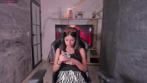 Snapshot of _agathaargent chatting on November 19, 2025, 8:20 pm Agatha online show from November 19, 2025, 8:20 pm