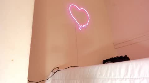 _aleja_x online show from October 14, 2025, 11:33 am