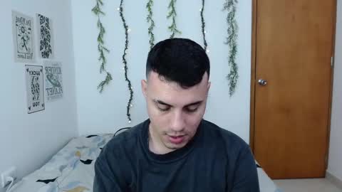 Snapshot of _alex20_ chatting on February 25, 2025, 4:24 am Alex online show from February 25, 2025, 4:24 am