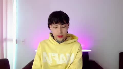 _alexblunt_ online show from December 23, 2024, 4:39 pm