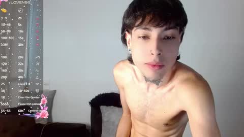 _alexblunt_ online show from December 31, 2024, 9:17 pm