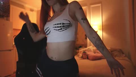 Snapshot of _alice_meyss_ chatting on November 26, 2025, 9:43 am _alice_meyss_ online show from November 26, 2025, 9:43 am