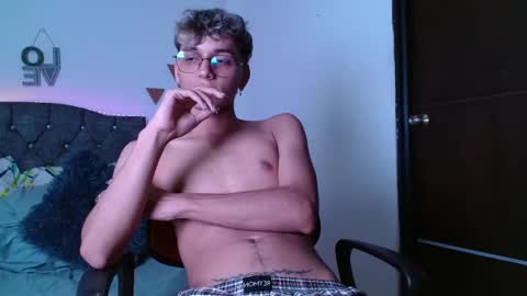 Snapshot of _andrew_willyams chatting on January 10, 2025, 10:57 pm Andres online show from January 10, 2025, 10:57 pm