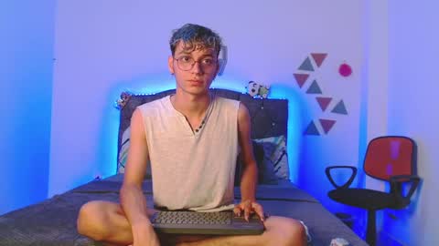 Snapshot of _andrew_willyams chatting on January 19, 2025, 11:01 am Andres online show from January 19, 2025, 11:01 am