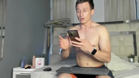 Snapshot of _andrewfalcon1 chatting on December 3, 2024, 10:40 pm Andrew online show from December 3, 2024, 10:40 pm