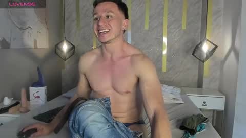 Snapshot of _andrewfalcon1 chatting on December 9, 2024, 7:18 pm Andrew online show from December 9, 2024, 7:18 pm