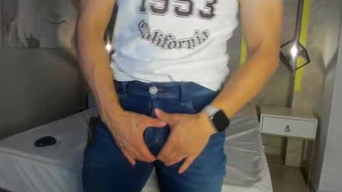 Snapshot of _andrewfalcon1 chatting on December 24, 2024, 12:33 pm Andrew online show from December 24, 2024, 12:33 pm