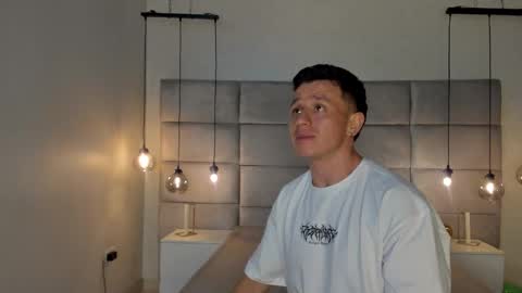 Snapshot of _andrewfalcon1 chatting on December 25, 2024, 1:19 pm Andrew online show from December 25, 2024, 1:19 pm