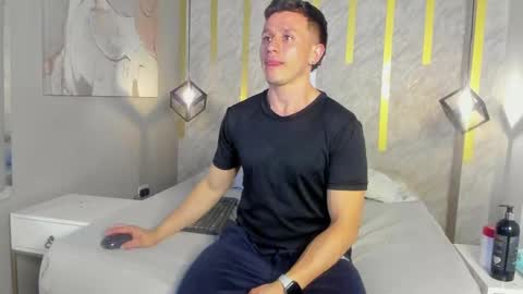 Snapshot of _andrewfalcon1 chatting on December 26, 2024, 7:16 pm Andrew online show from December 26, 2024, 7:16 pm