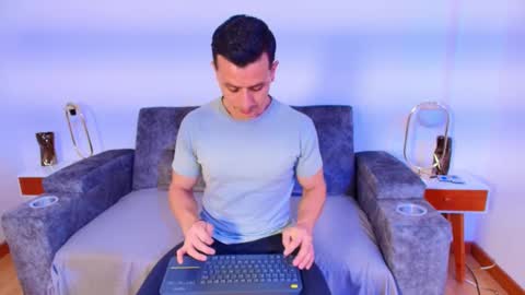 _andrewfalcon2 online show from September 28, 2025, 1:05 pm