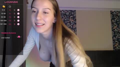 Snapshot of _annymars_ chatting on November 16, 2025, 4:23 pm Anny online show from November 16, 2025, 4:23 pm