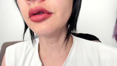 Snapshot of _antomouth_paradise chatting on January 22, 2025, 9:57 am antonia online show from January 22, 2025, 9:57 am