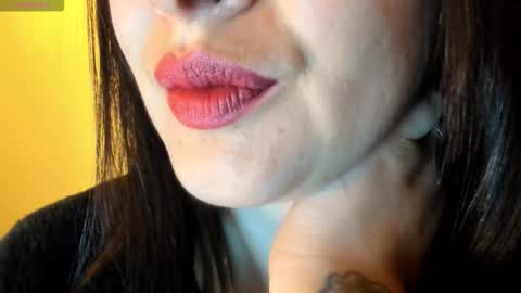 antonia online show from October 25, 2025, 10:23 am