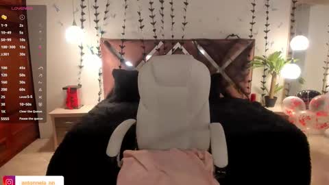 antonnela online show from October 31, 2025, 2:18 pm