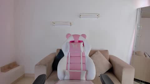    online show from October 21, 2025, 12:28 pm