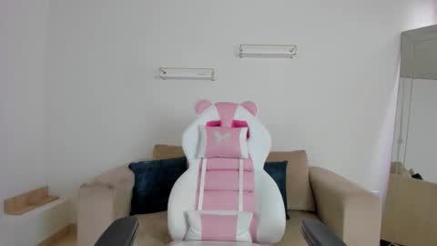    online show from November 26, 2025, 12:17 pm