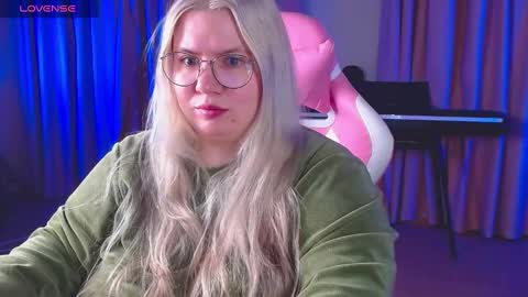 _ariaakashi_ online show from February 13, 2025, 2:31 pm