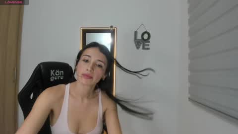 Snapshot of _arianna_hot22 chatting on December 10, 2024, 12:06 am Arianna online show from December 10, 2024, 12:06 am