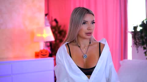 Arielle online show from November 17, 2025, 9:59 am