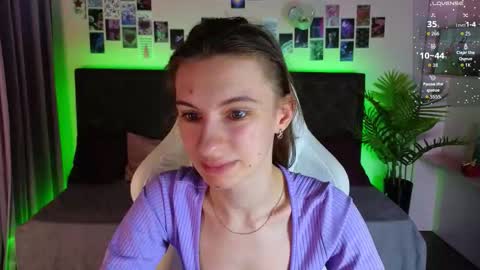 _ash_leyy_ online show from November 21, 2025, 7:51 am
