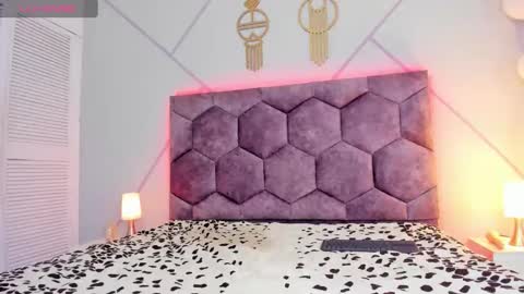 _aurora_collins_ online show from February 14, 2025, 3:36 pm