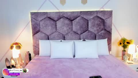 _aurora_collins_ online show from October 27, 2025, 1:04 pm