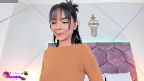 _aurora_collins_ online show from November 19, 2025, 12:49 pm