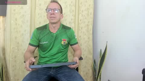 Axel online show from June 22, 2026, 11:40 am
