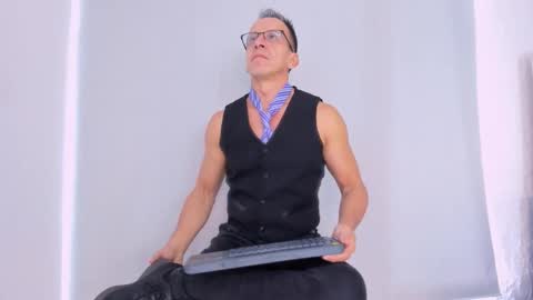 _axelking_ online show from November 8, 2025, 11:43 am