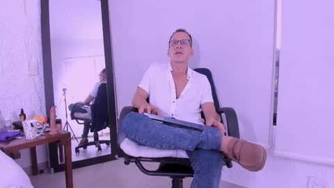 _axelking_ online show from February 6, 2026, 11:35 am