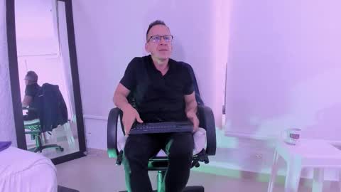 _axelking_ online show from February 26, 2026, 11:42 am