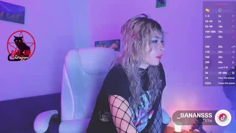 Lunita  online show from December 14, 2025, 11:20 pm