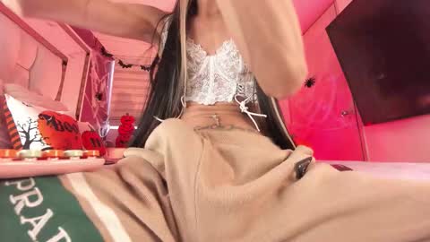 Snapshot of _bellaswwet_ chatting on October 13, 2025, 12:27 pm _bellaswwet_ online show from October 13, 2025, 12:27 pm