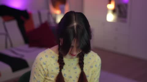 Snapshot of _blackbee_ chatting on January 19, 2026, 5:44 am Lili online show from January 19, 2026, 5:44 am